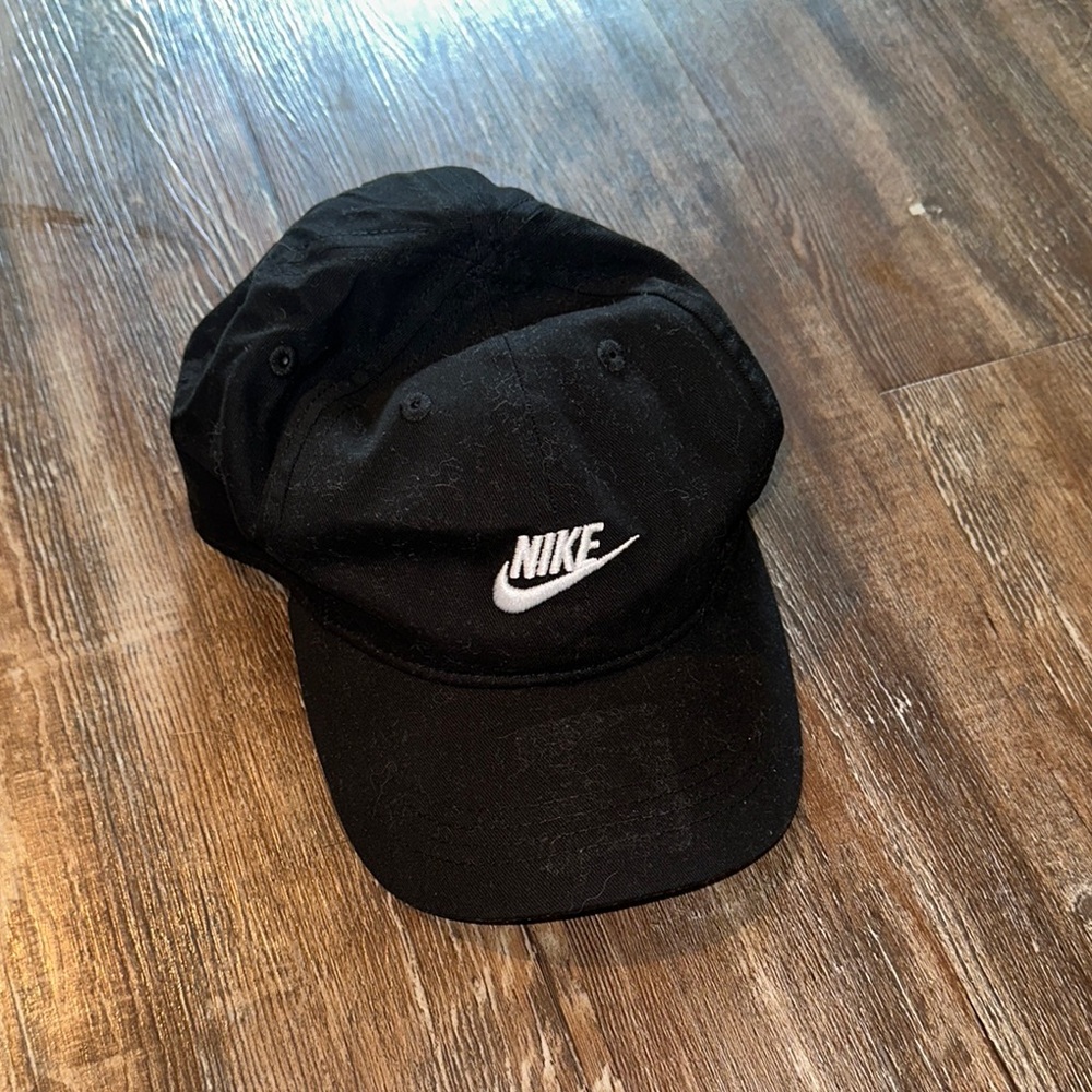 Nike Black Sporty Hat with Iconic Swoosh